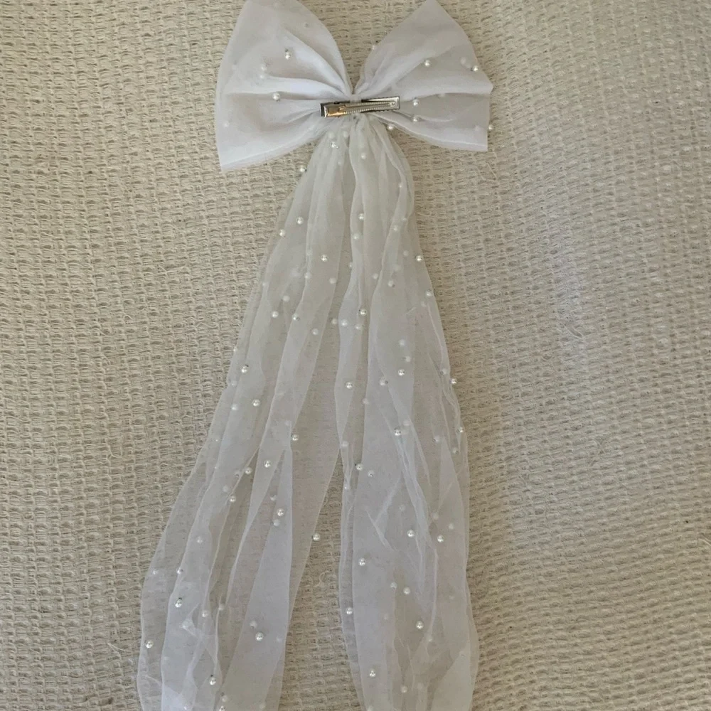Free People White Bridal Pearl Wedding Hair Bow Veil Accessory
